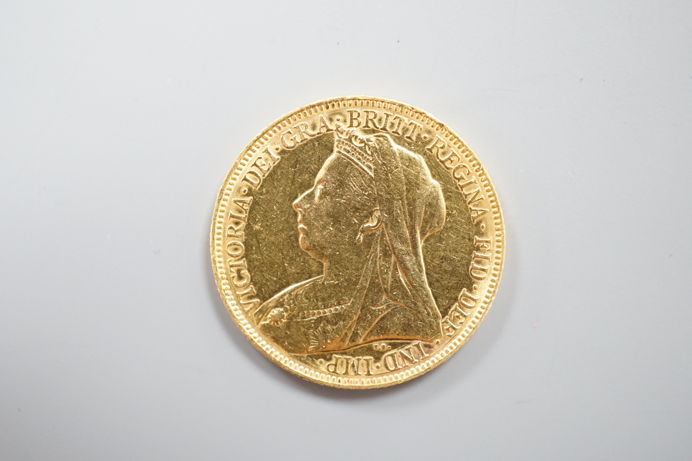 A Victoria gold sovereign, 1900, VF.